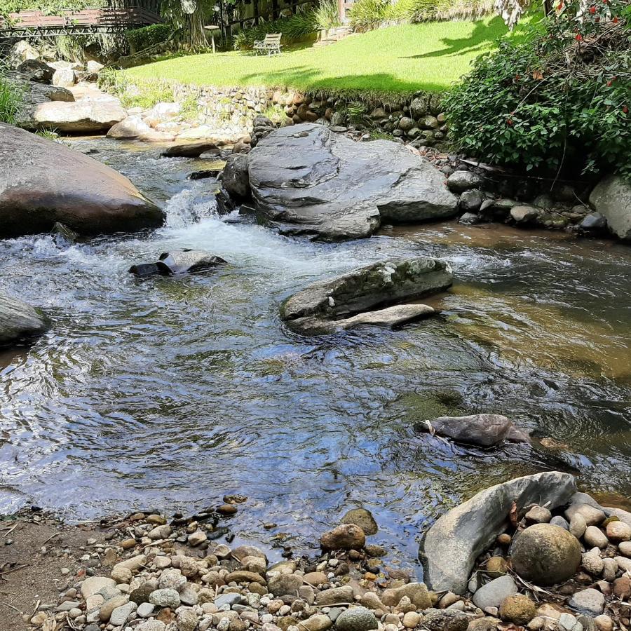 Casa Rosa Lumiar, Cachoeira Particular E Fazendinha المظهر الخارجي الصورة